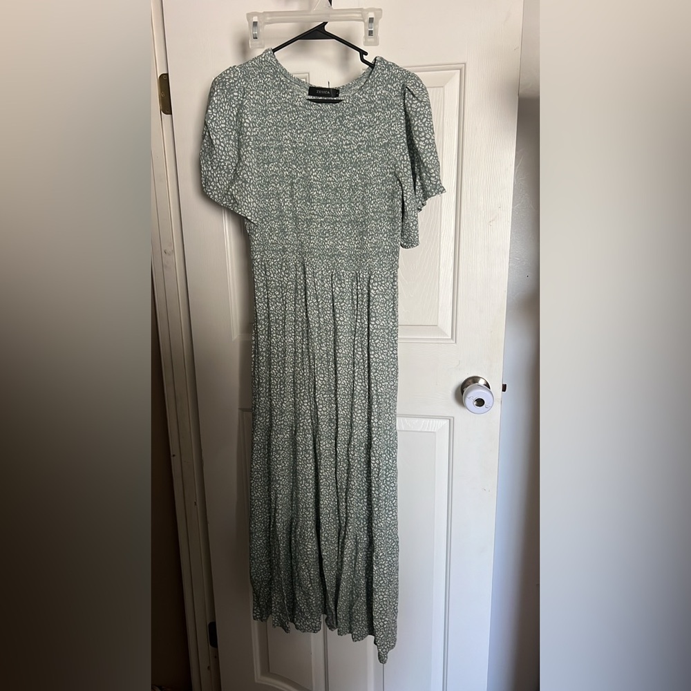 Elegant Green Patterned Dress